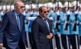 Ankara’da resmi törenle karşılanan Sisi, Türk askerini "Shukran asker" diyerek selamladı